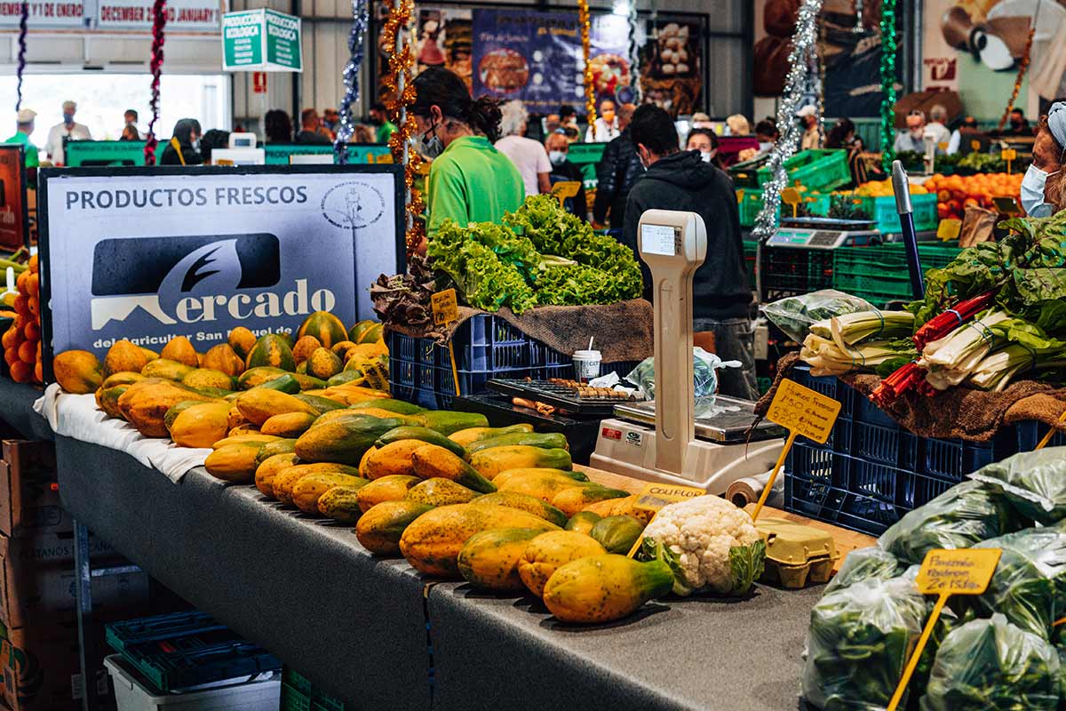 Papayas in a food market