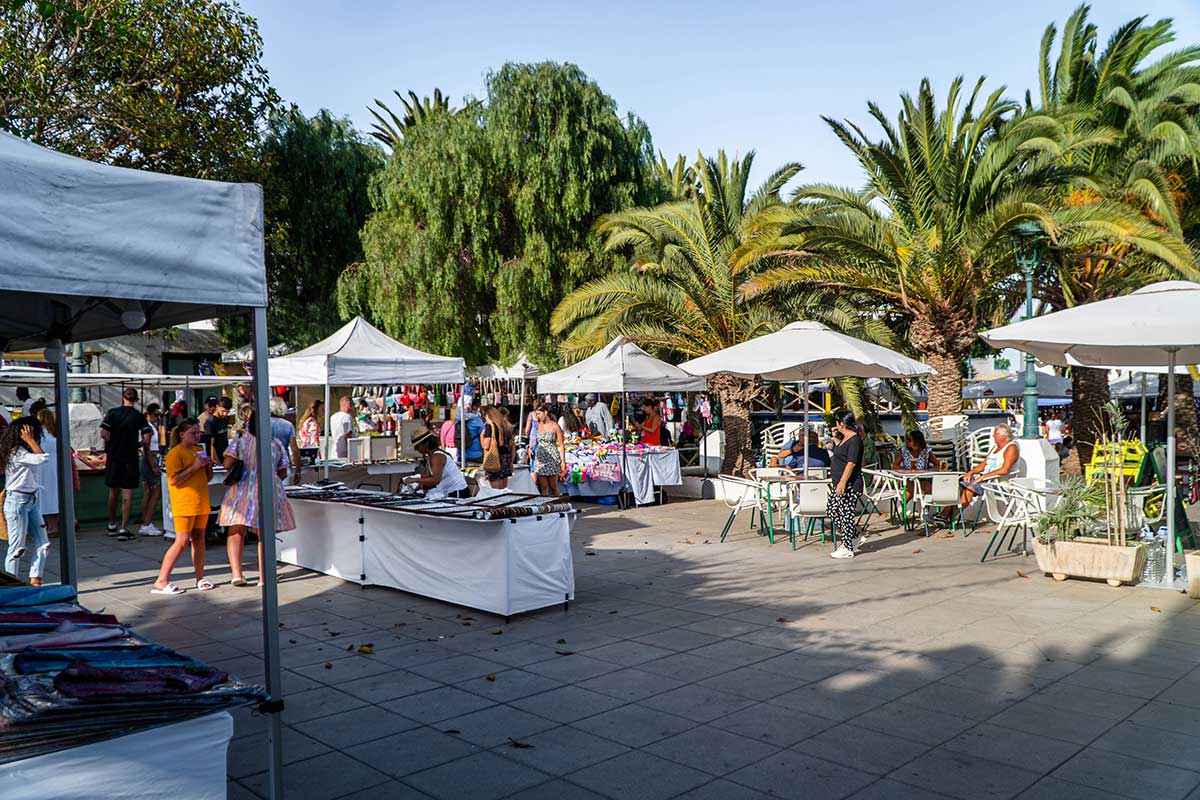 Local market in Pueblo Marinero square